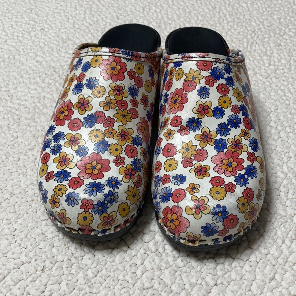 Women’s Anna Clog Shoes.
